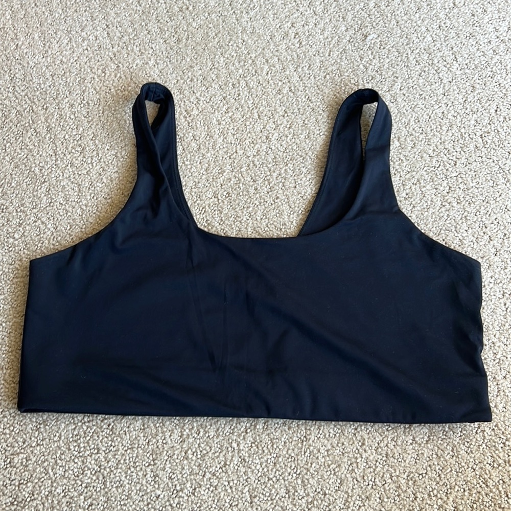 Black Scoop Neck Girlfriend Collective Bra